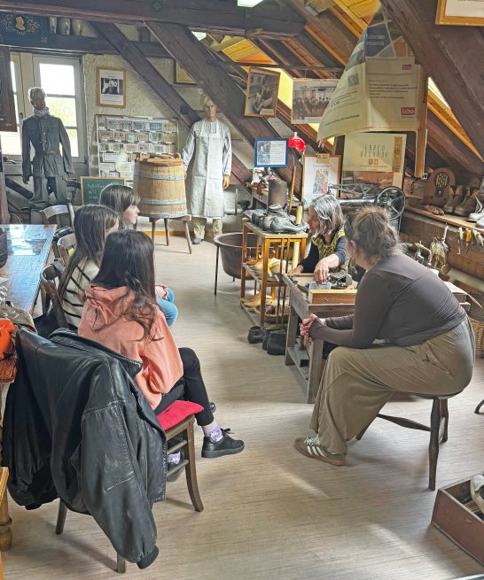 Ferienbetreuung der KiTa Waldkolonie zu Gast im Dorfmuseum Erzhausen
