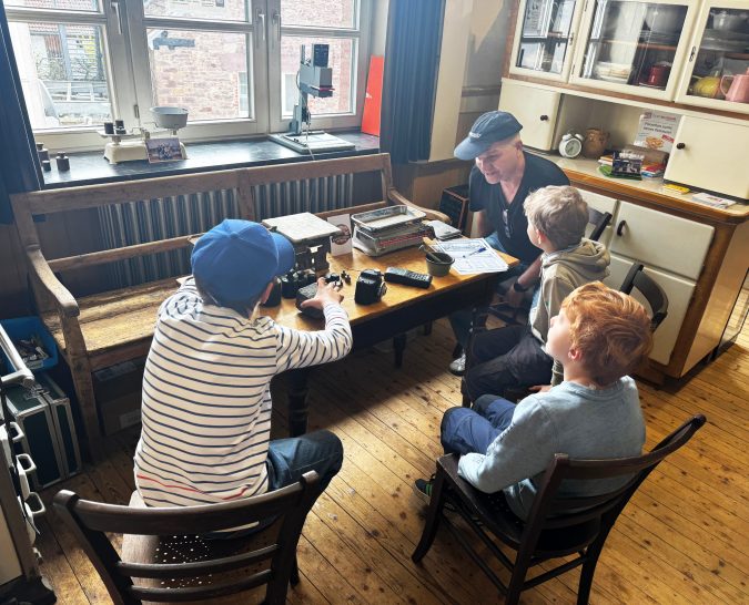 Ferienbetreuung der KiTa Waldkolonie zu Gast im Dorfmuseum Erzhausen