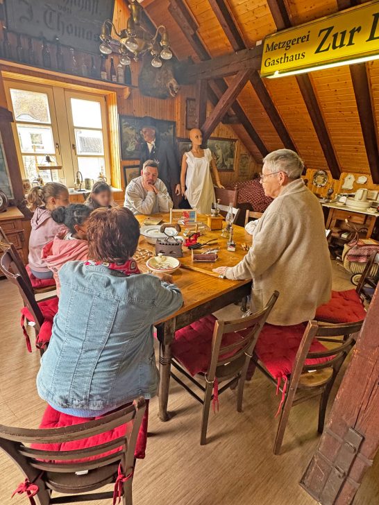 Ferienbetreuung der KiTa Waldkolonie zu Gast im Dorfmuseum Erzhausen