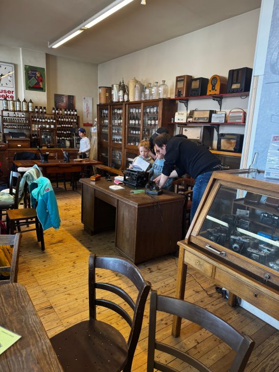 Ferienbetreuung der KiTa Waldkolonie zu Gast im Dorfmuseum Erzhausen